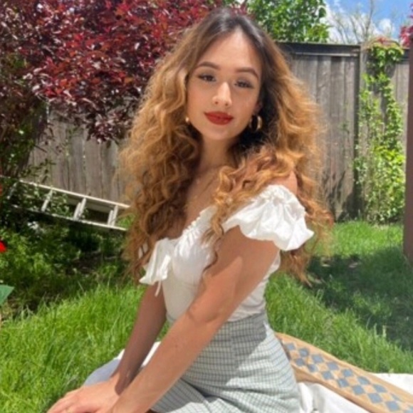 White Ruffel Shein Cropped Top - Picture 2 of 11